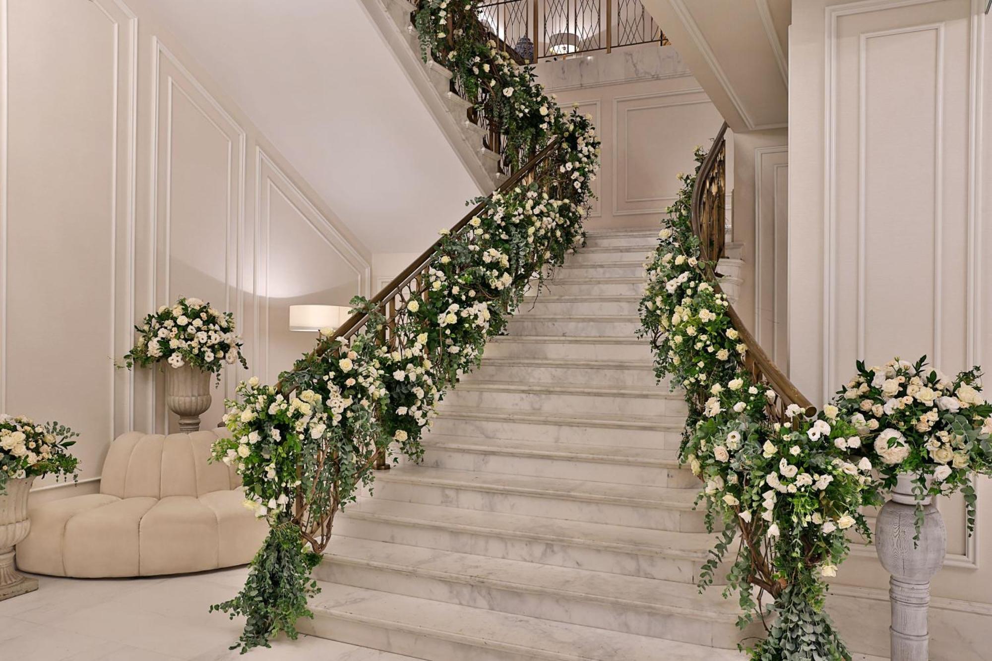 The Ritz-Carlton, Amman酒店 外观 照片 The staircase of the hotel