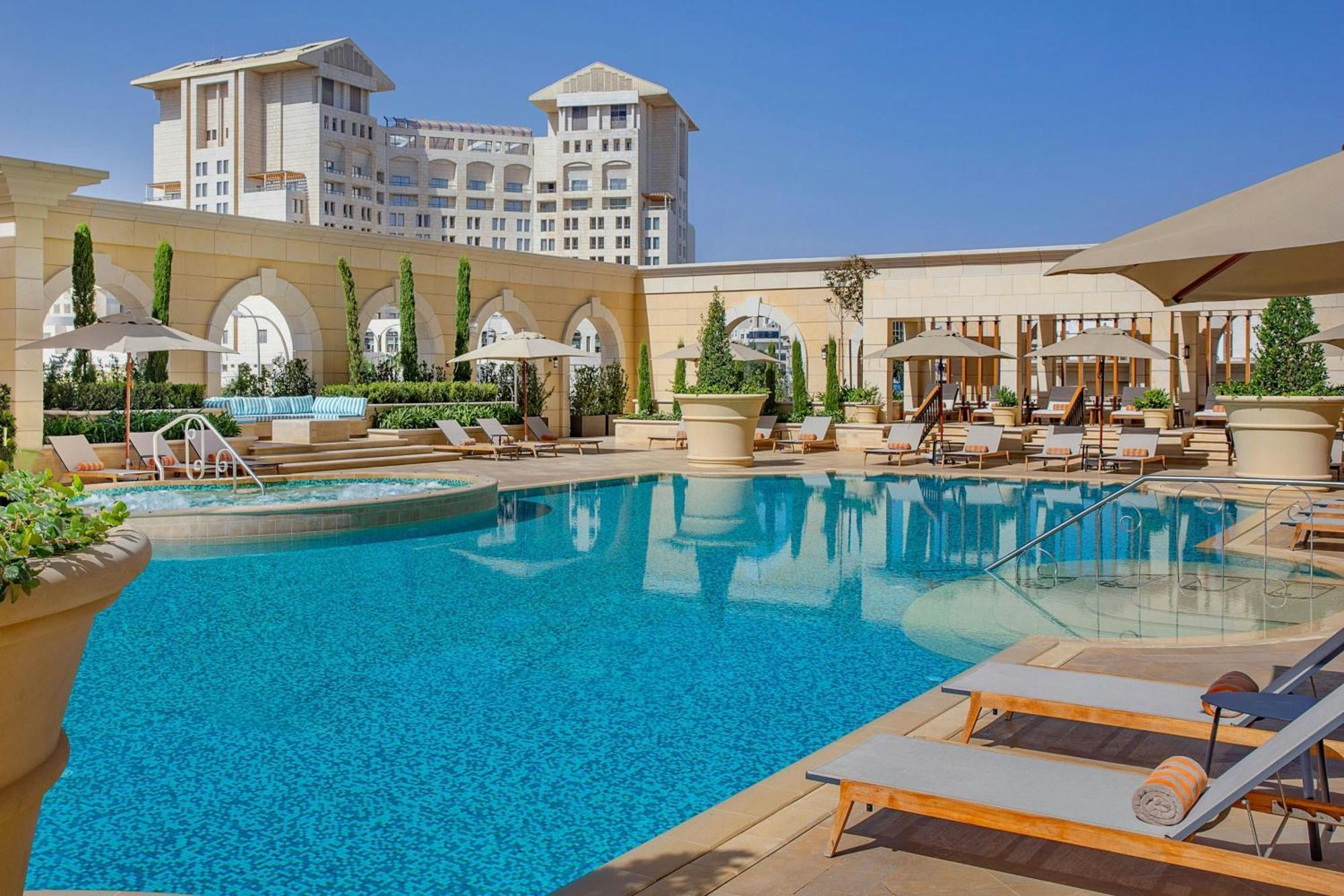 The Ritz-Carlton, Amman酒店 外观 照片 The pool at the Four Seasons Hotel