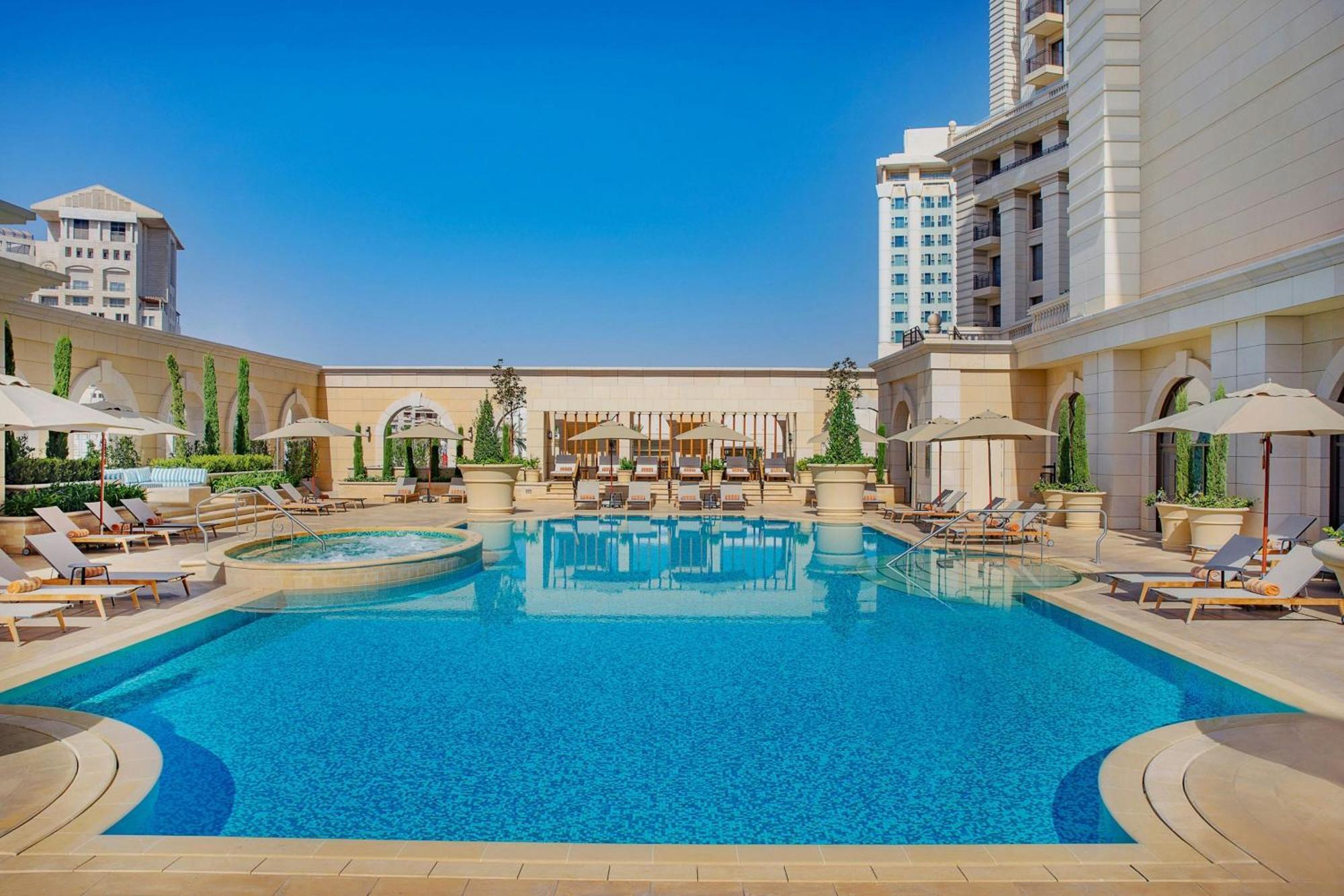 The Ritz-Carlton, Amman酒店 外观 照片 The pool at the hotel