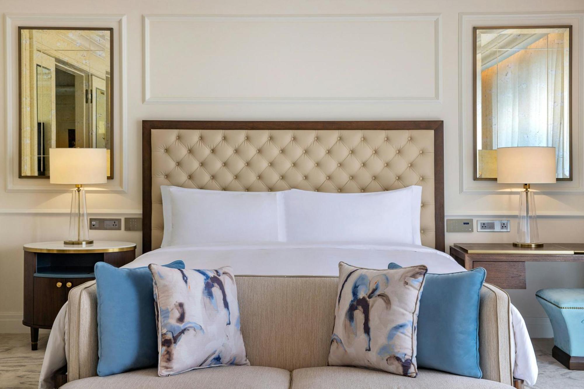 The Ritz-Carlton, Amman酒店 外观 照片 A bedroom at the hotel