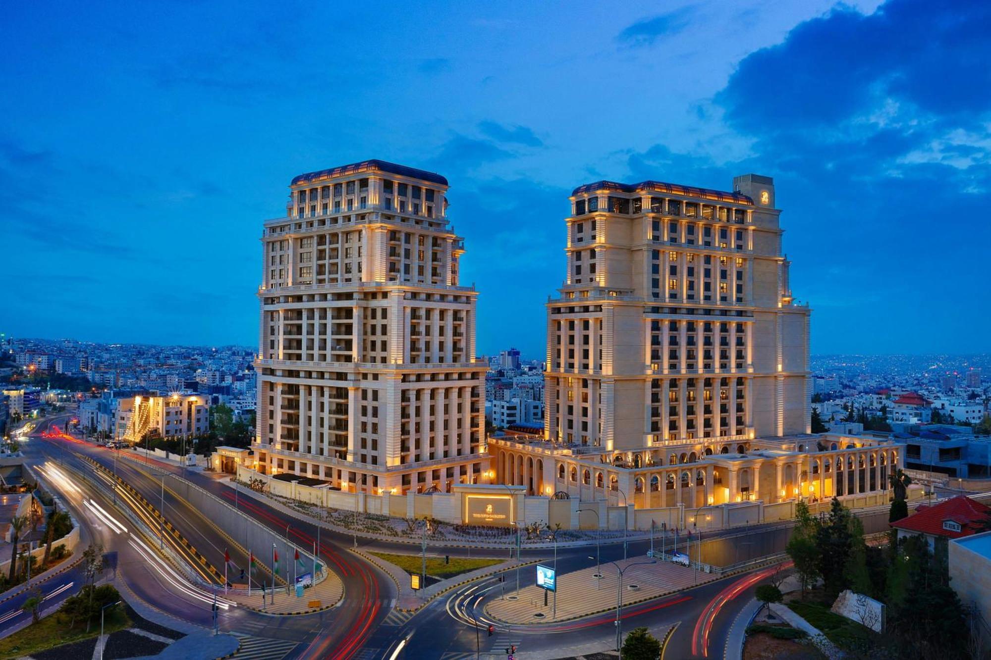 The Ritz-Carlton, Amman酒店 外观 照片 The complex at night